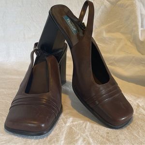 Women’s brown leather slingback heels by Transit. Size 10.